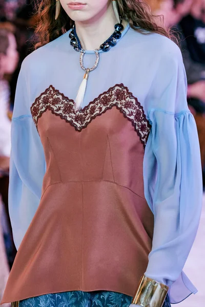 Look 54